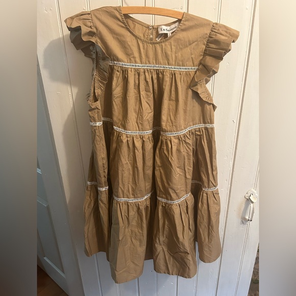 En Saison Dresses & Skirts - En Saison small Tan flare baby doll Mini Dress with Ruffle Sleeves